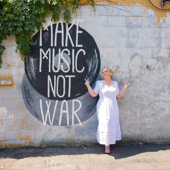 Meet your Posher, Amanda - Picture 5 of 7